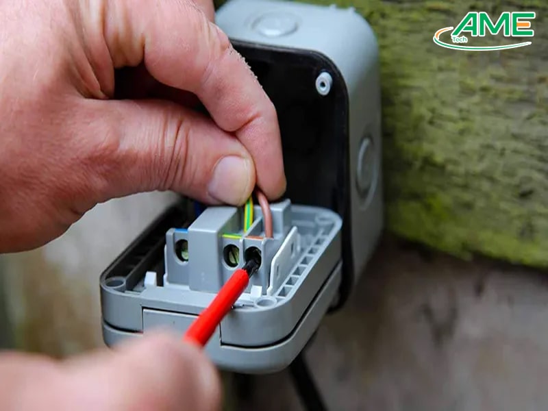 Sử dụng hộp nối điện chống nước