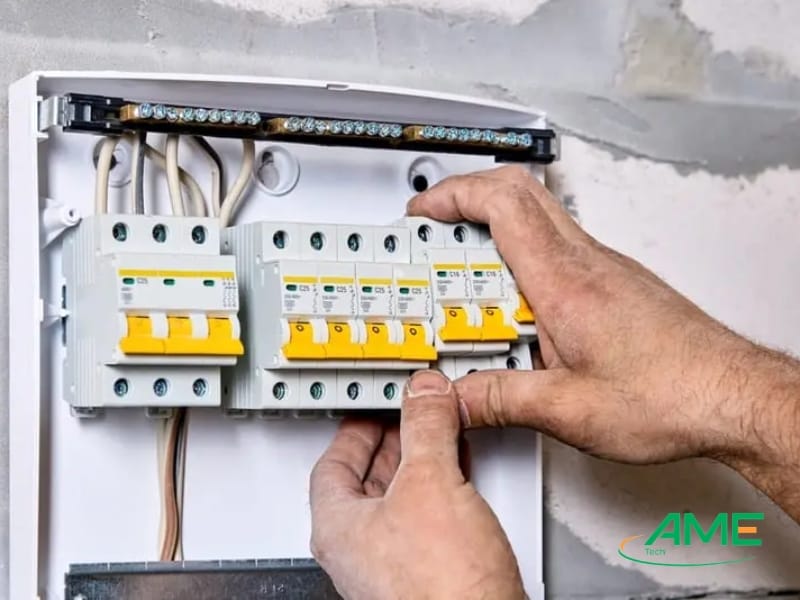 Aptomat (CB) bị hỏng hoặc cũ nát