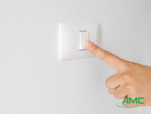 Công tắc 2 cực là gì? Nguyên lý hoạt động công tắc 2 cực - Ame Group
