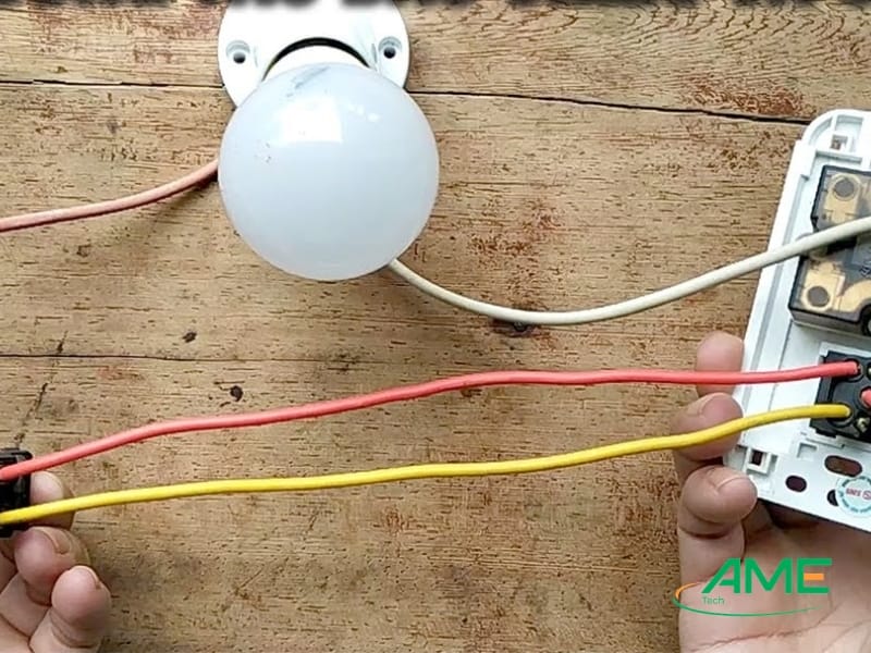 Nguyên lý hoạt động công tắc 2 cực