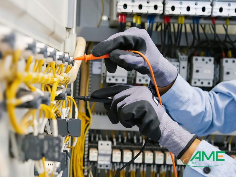 Sử dụng dụng cụ bảo hộ và bút thử điện đúng cách